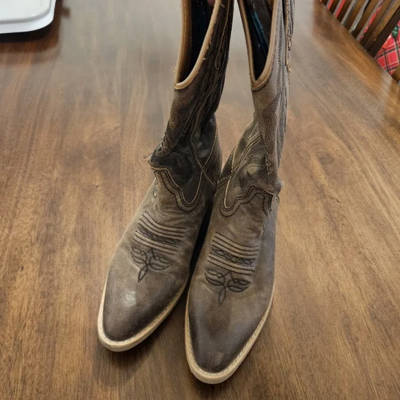 Cowboy Boots - Picture 2 of 8